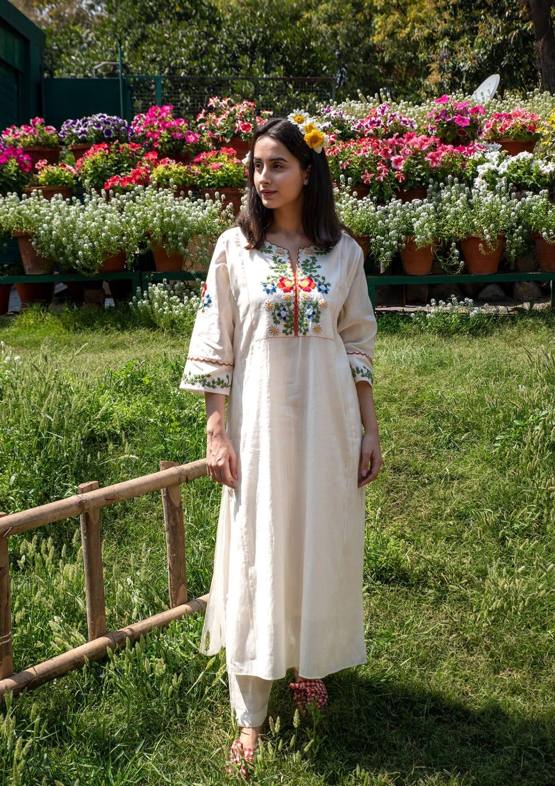 Off White Embroidered Cotton Kurta and Pant Set - Image 4