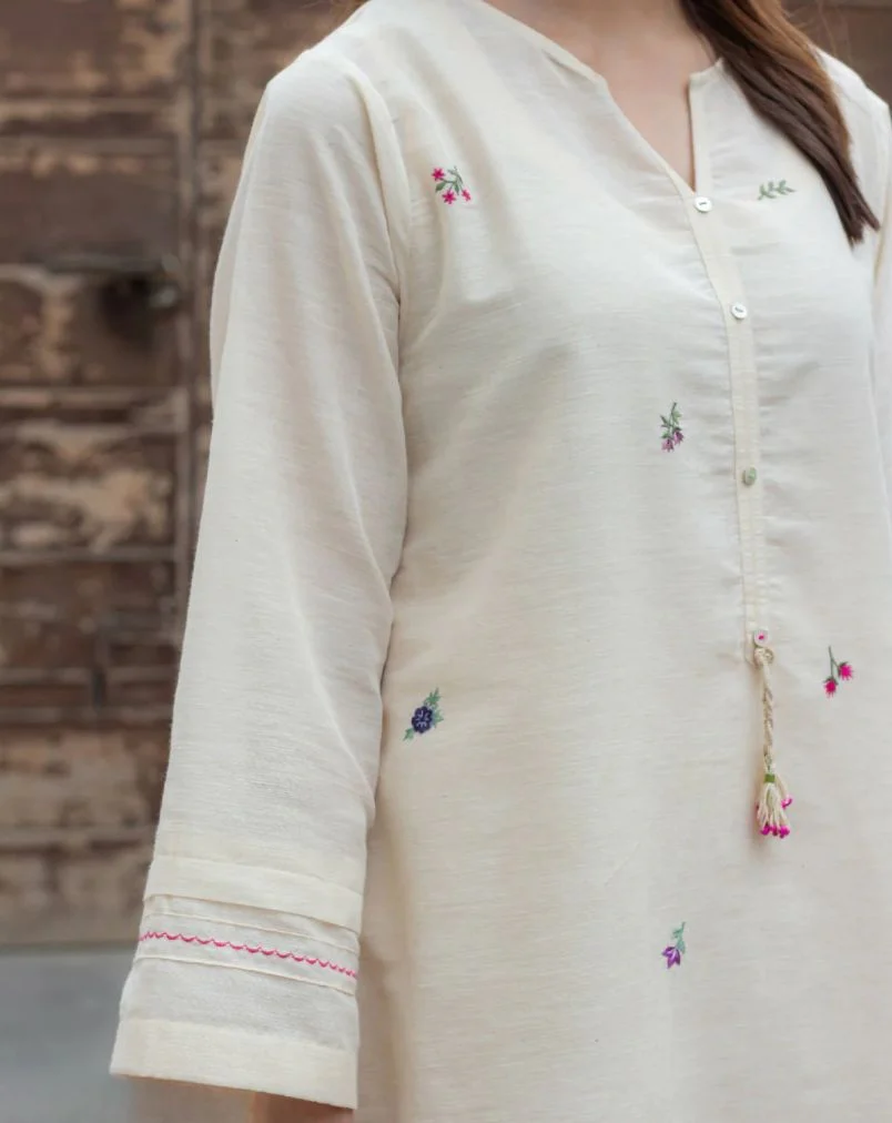 Off White Embroidered Cotton Kurta and Pant Set - Image 4